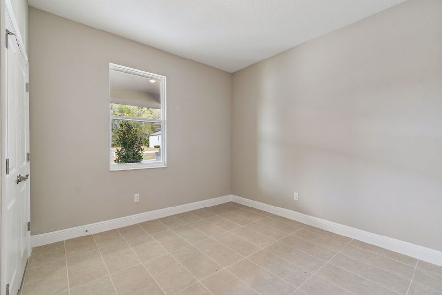 Spacious, unfurnished interior of a new home in Southern Hills Plantation, Brooksville (Image 42).