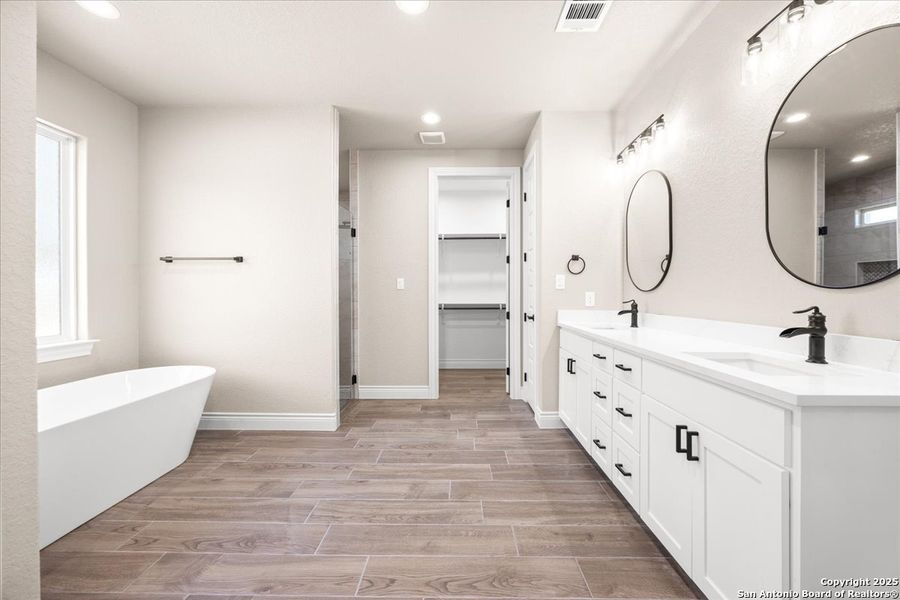 Furnished interior view inside a new home in , La Vernia (Image 11).