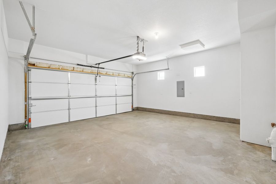 Spacious, unfurnished interior of a new home in The Vistas at West Mesa, Colorado Springs (Image 26).