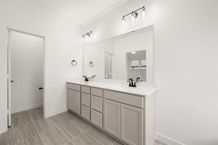 7502 Foxglove- Primary Suite (5)