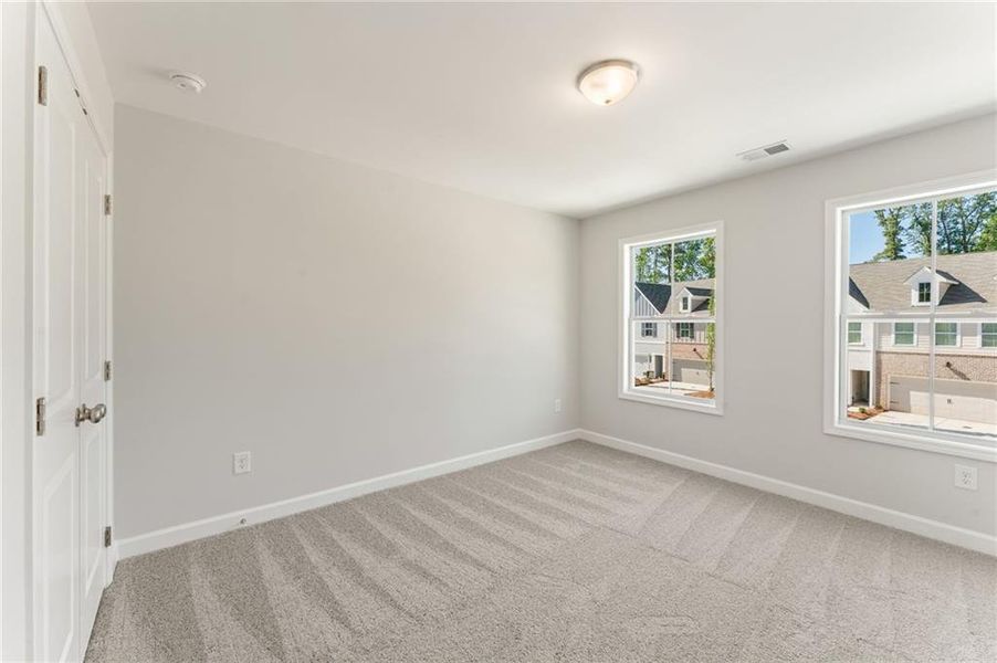 Spacious, unfurnished interior of a new home in Cherokee Township, Acworth (Image 27).