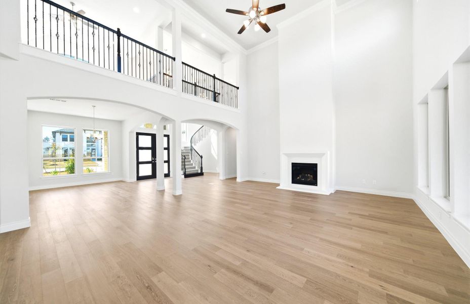 Spacious, unfurnished interior of a new home in Artavia 70′, Conroe (Image 29).