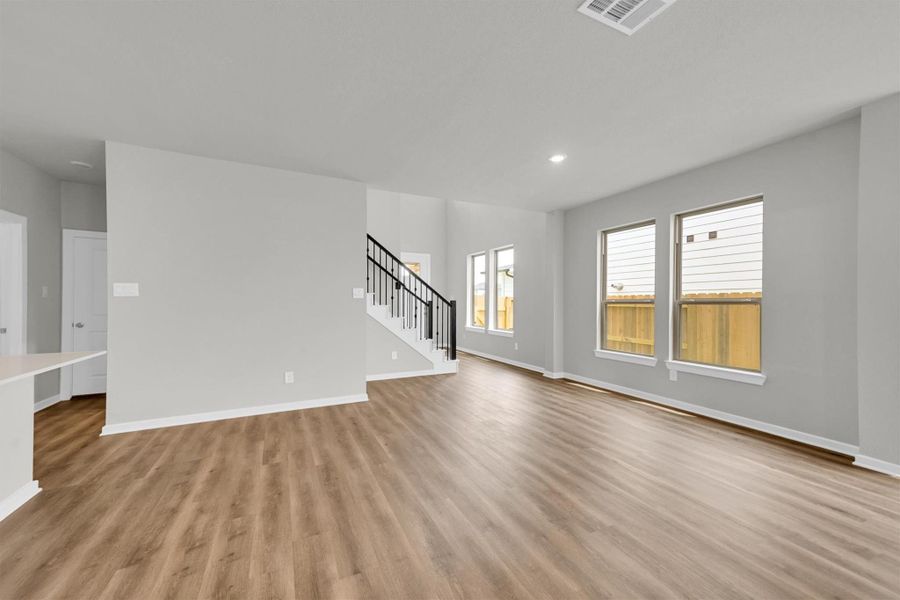 Spacious, unfurnished interior of a new home in La Segarra 40', Brookshire (Image 26).