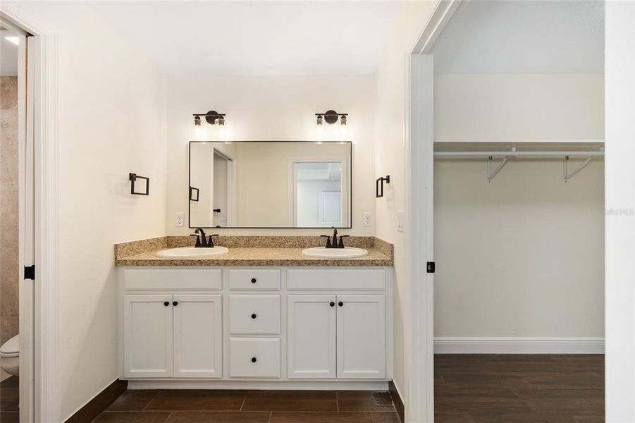 Furnished interior view inside a new home in , Dunnellon (Image 13).
