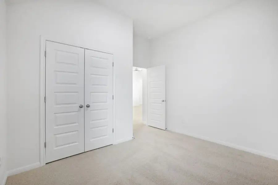 Spacious, unfurnished interior of a new home in Trinity Ranch, Elgin (Image 29).