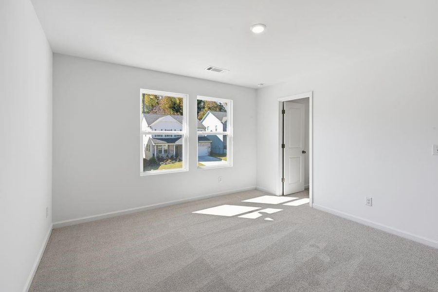 Spacious, unfurnished interior of a new home in Falls Creek, Flowery Branch (Image 13).