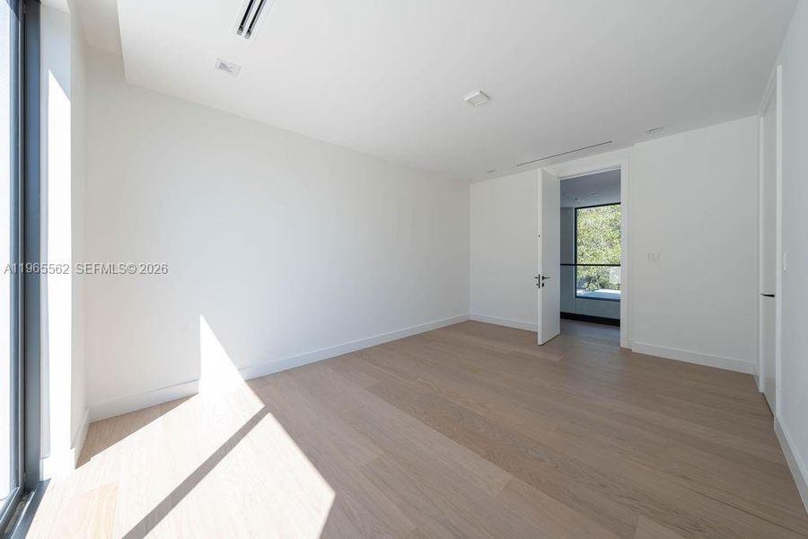 Spacious, unfurnished interior of a new home in , Miami (Image 34).