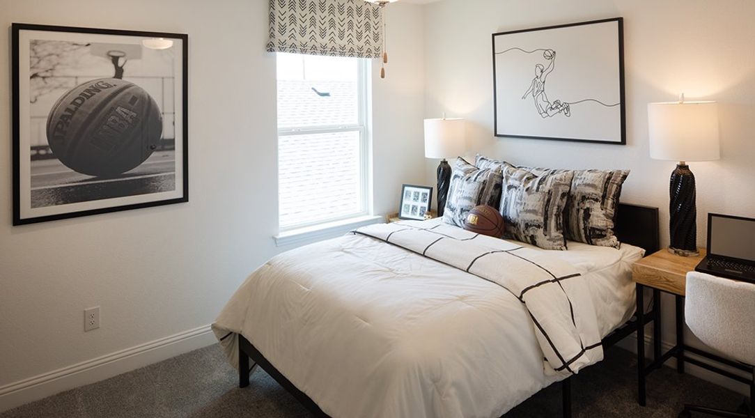 Furnished interior view inside a new home in Madero 50s, Fort Worth (Image 10).