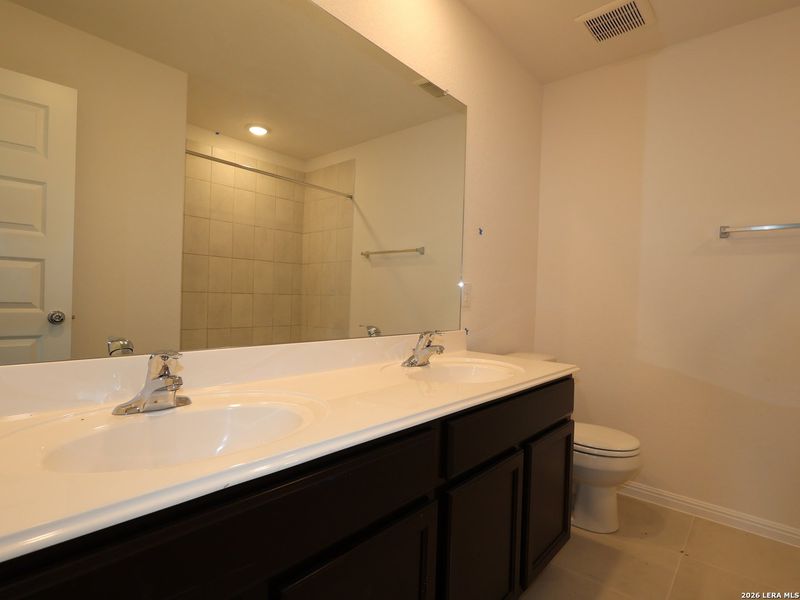 Image 29 of a home in Cinco Lakes. Image 29 of a home in Cinco Lakes.