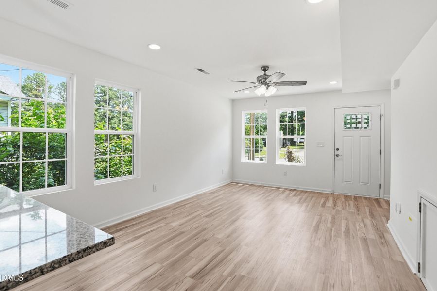 516 Singletary St SE-21