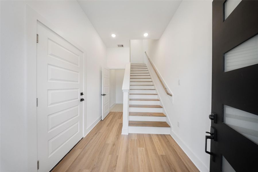 Spacious, unfurnished interior of a new home in , Houston (Image 11).