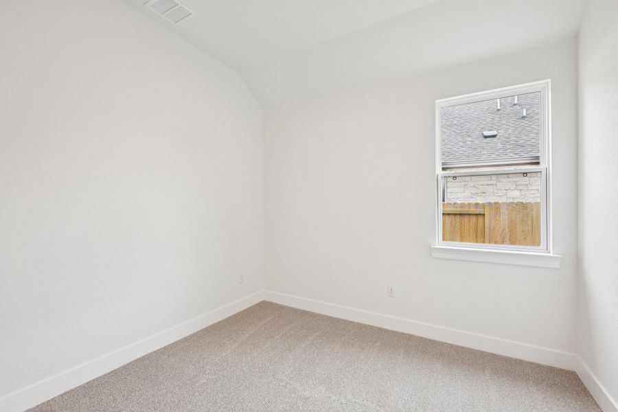 Spacious, unfurnished interior of a new home in Persimmon, Buda (Image 19).