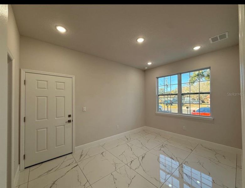 Spacious, unfurnished interior of a new home in , Kissimmee (Image 11).