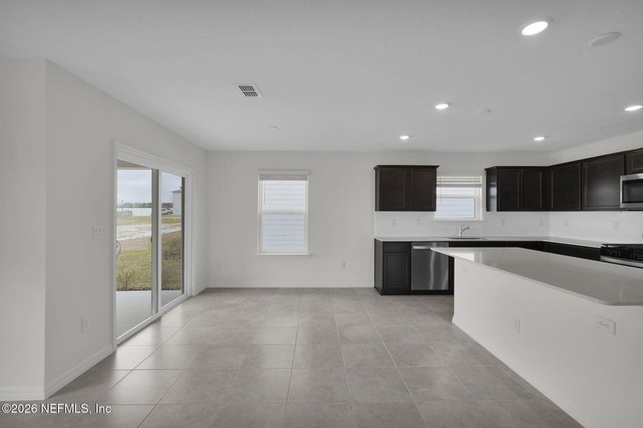 Spacious, unfurnished interior of a new home in Wells Landing, Jacksonville (Image 14).