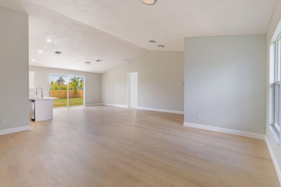Spacious, unfurnished interior of a new home in , West Palm Beach (Image 10).