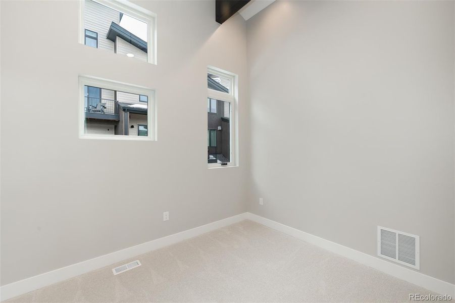 Spacious, unfurnished interior of a new home in , Winter Park (Image 23).