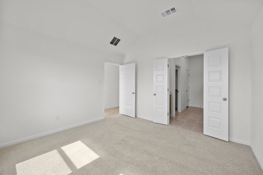 Spacious, unfurnished interior of a new home in Trinity Ranch, Elgin (Image 23).
