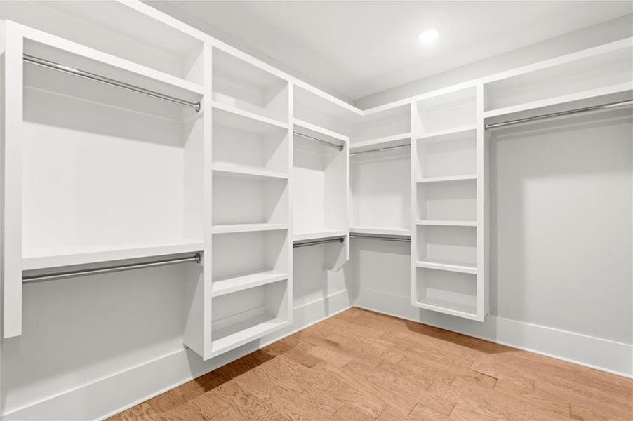 Spacious, unfurnished interior of a new home in , Brookhaven (Image 23).