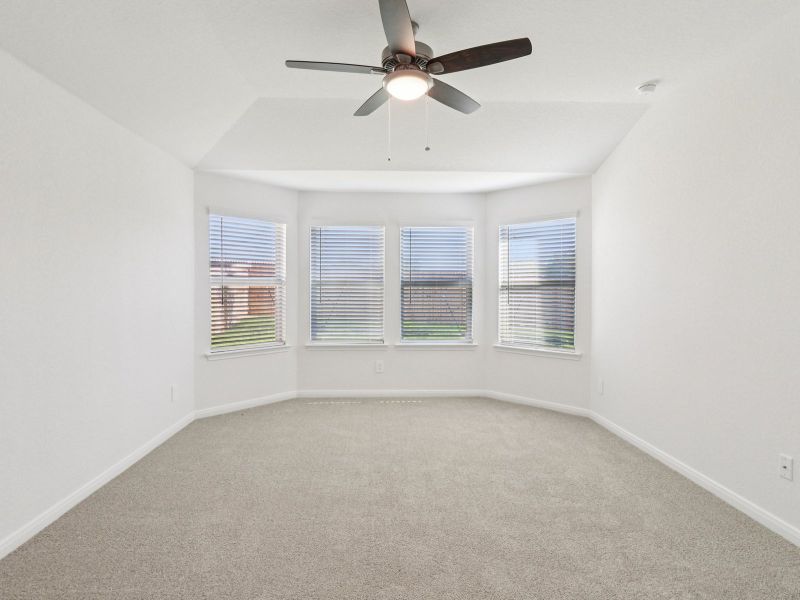 Spacious, unfurnished interior of a new home in Remington Ranch, San Antonio (Image 20).