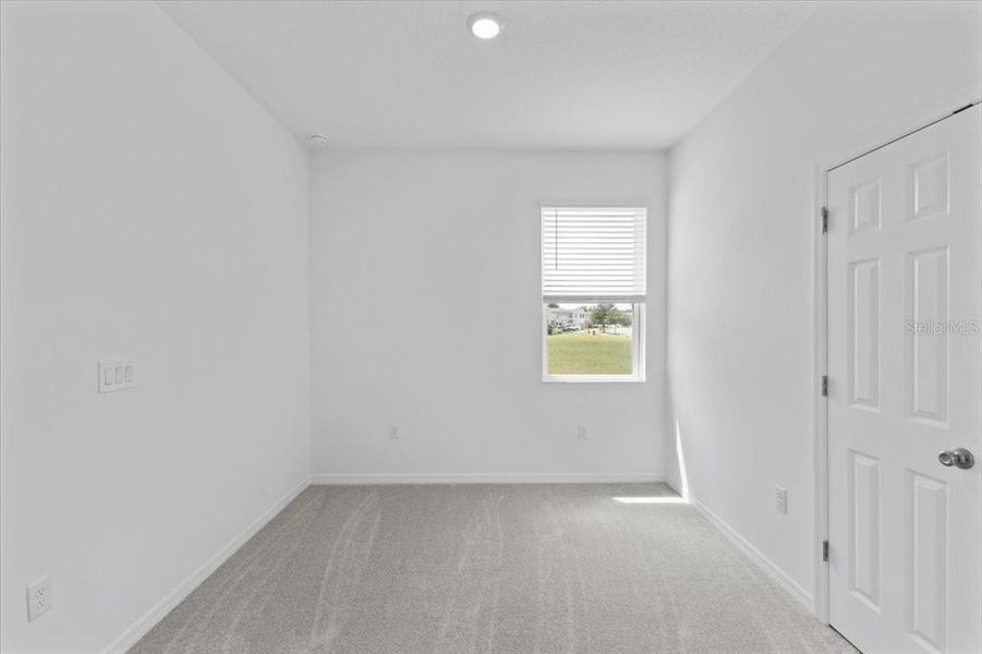 Spacious, unfurnished interior of a new home in Mirror Lake Village, Fruitland Park (Image 7).