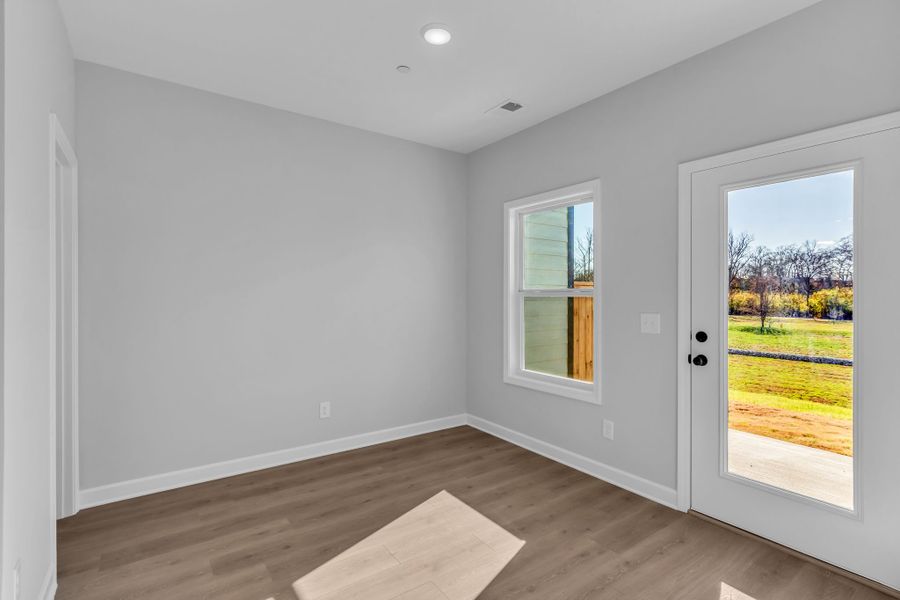 Spacious, unfurnished interior of a new home in Oxford Station, Gallatin (Image 14).