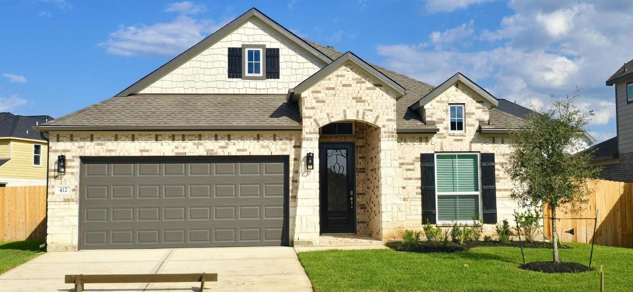 Front exterior of a new home in Beacon Hill, Waller, TX, highlighting curb appeal (Image 13). Front exterior of a new home in Beacon Hill, Waller, TX, highlighting curb appeal (Image 13).