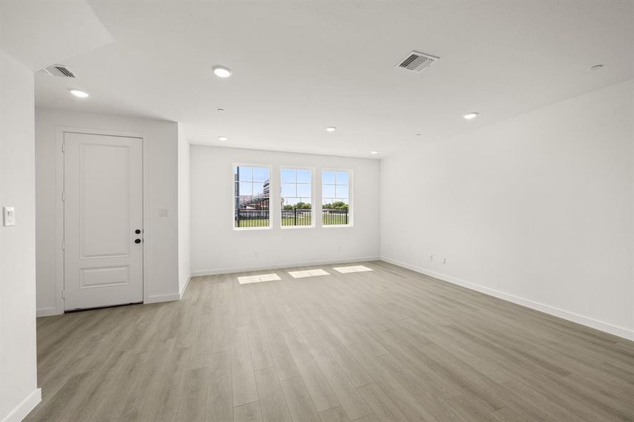 5704 Lakeview- Living Room-1