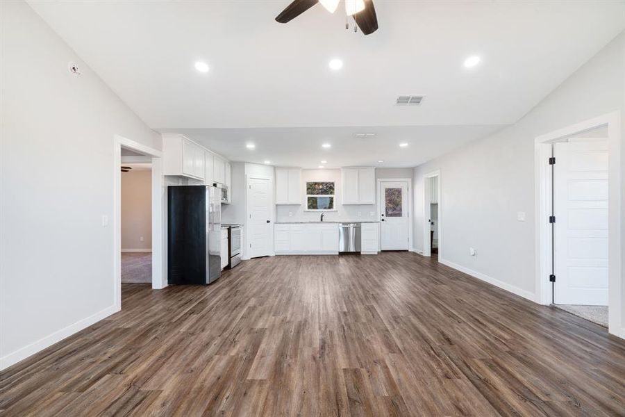 Spacious, unfurnished interior of a new home in , Paris (Image 7). Spacious, unfurnished interior of a new home in , Paris (Image 7).