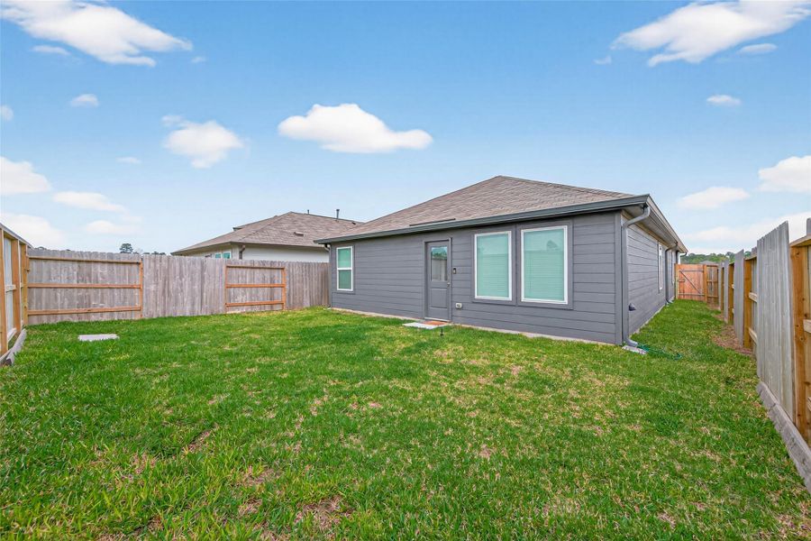 Exterior details and patio area of a home in Indian Springs, Crosby (Image 28).