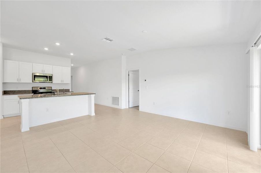 Spacious, unfurnished interior of a new home in Berry Bay, Wimauma (Image 19). Spacious, unfurnished interior of a new home in Berry Bay, Wimauma (Image 19).