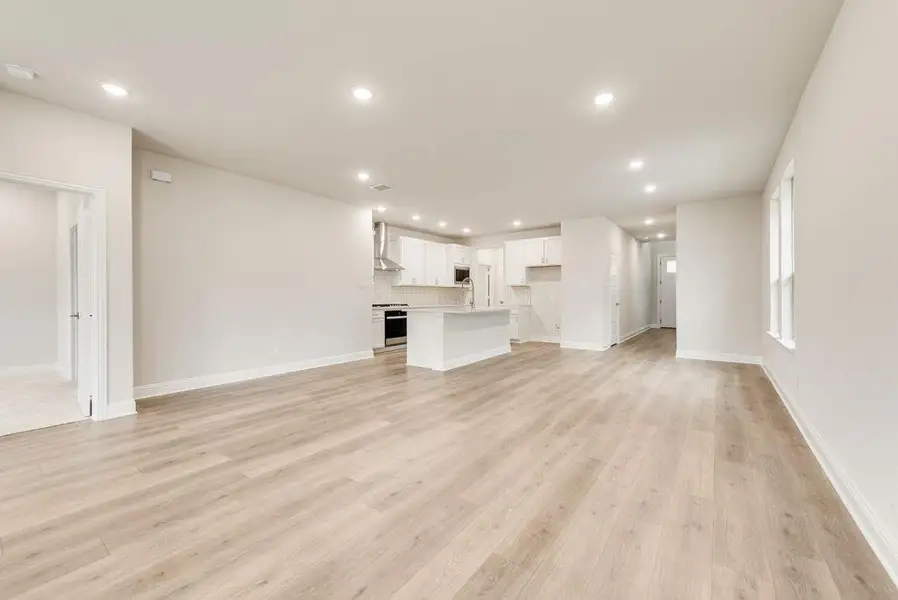 Spacious, unfurnished interior of a new home in Spiritas Ranch, Little Elm (Image 15).