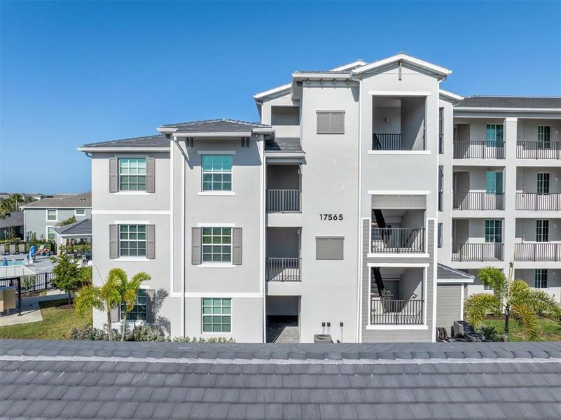 Condo located in Venice, FL showcasing its design and architecture (Image 3). Condo located in Venice, FL showcasing its design and architecture (Image 3).