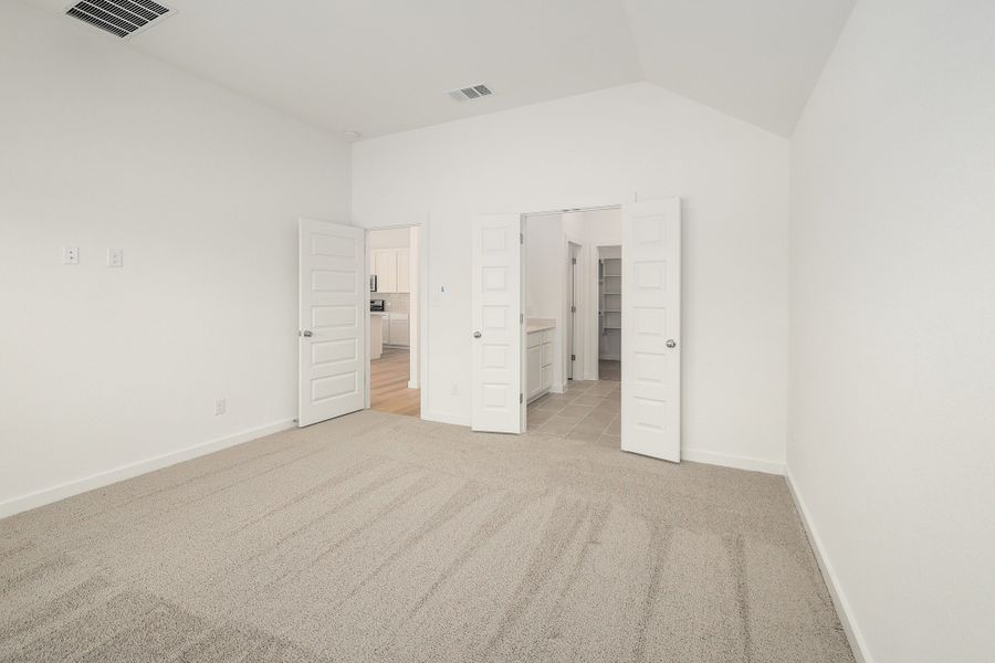 Spacious, unfurnished interior of a new home in Prairie Winds, Hutto (Image 24).