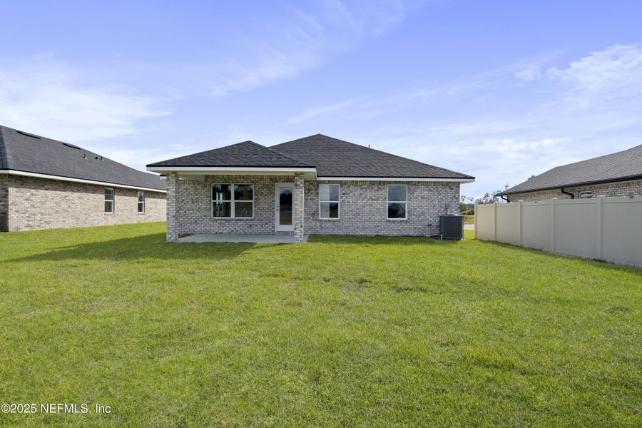 Exterior details and patio area of a home in , Green Cove Springs (Image 15).