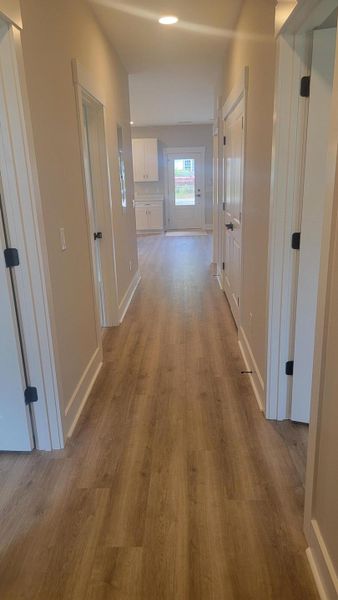 Spacious, unfurnished interior of a new home in , North Charleston (Image 9).