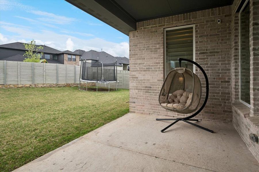 Exterior details and patio area of a home in , Northlake (Image 4).