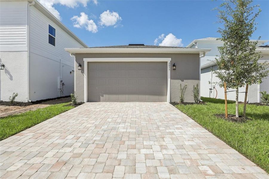 Exterior details and patio area of a home in Trinity Place, St. Cloud (Image 22).