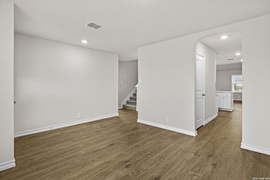 Spacious, unfurnished interior of a new home in Stonehill, San Antonio (Image 18).