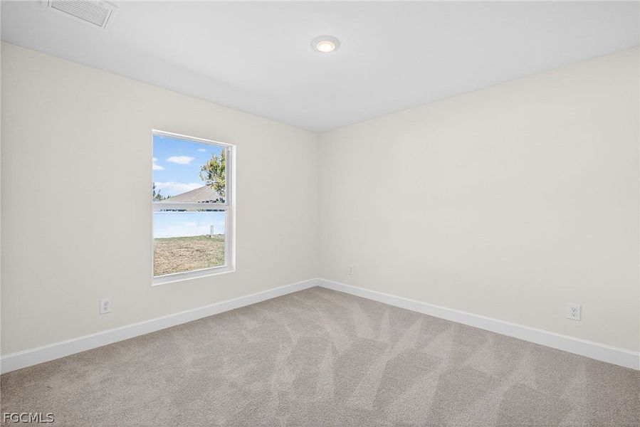 Spacious, unfurnished interior of a new home in Cape Coral, Cape Coral (Image 22).