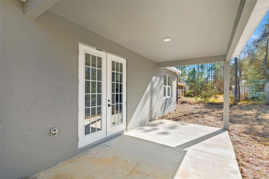 Exterior details and patio area of a home in , Citrus Springs (Image 32).