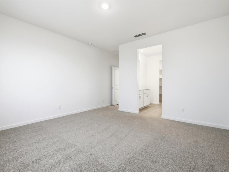 Spacious, unfurnished interior of a new home in Mountain View Estates Reserve Series, Buckeye (Image 11).