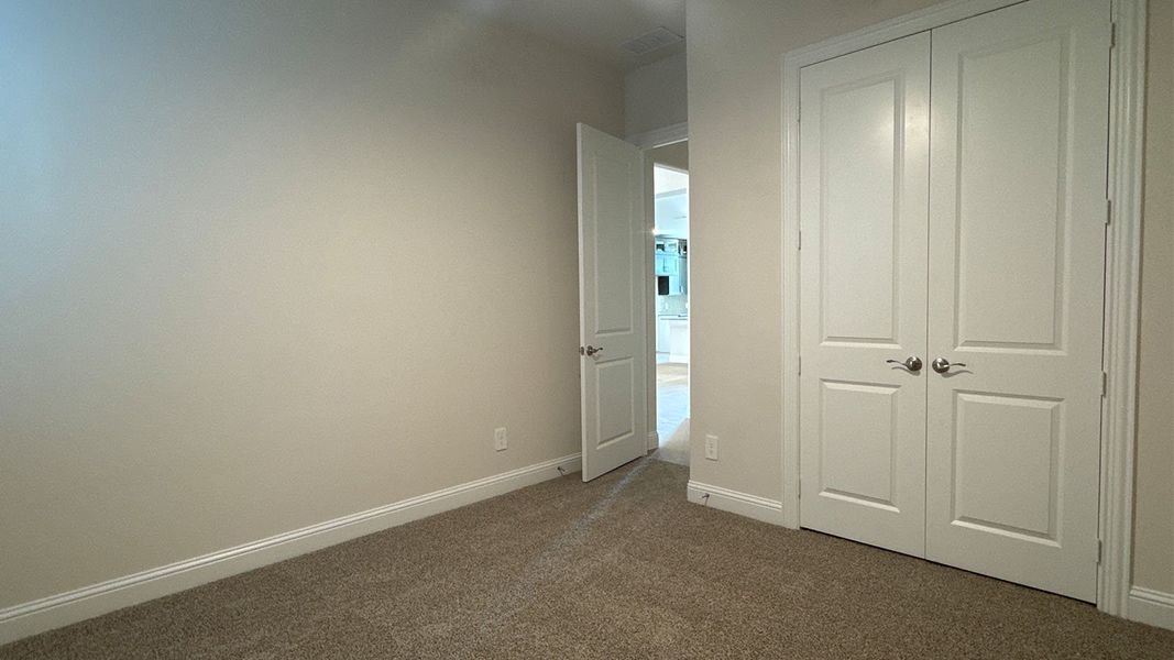 Spacious, unfurnished interior of a new home in Peachtree Meadows, Rockwall (Image 16).