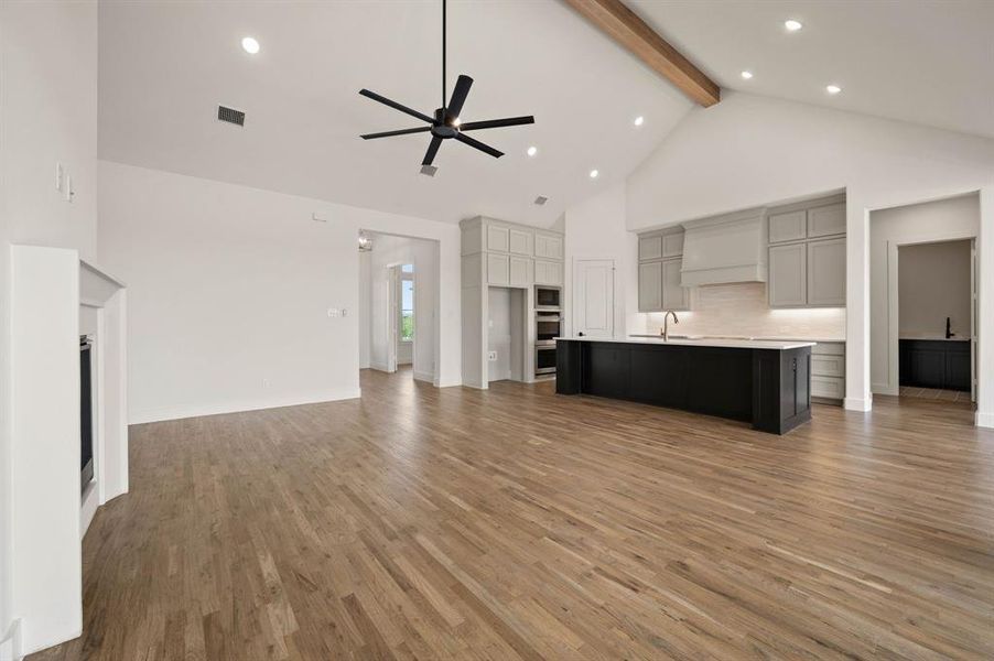 Spacious, unfurnished interior of a new home in Bella Crossing, Fort Worth (Image 29).