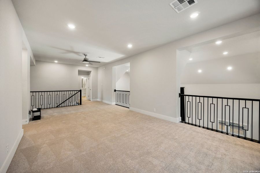 Spacious, unfurnished interior of a new home in Ventana, Bulverde (Image 21).