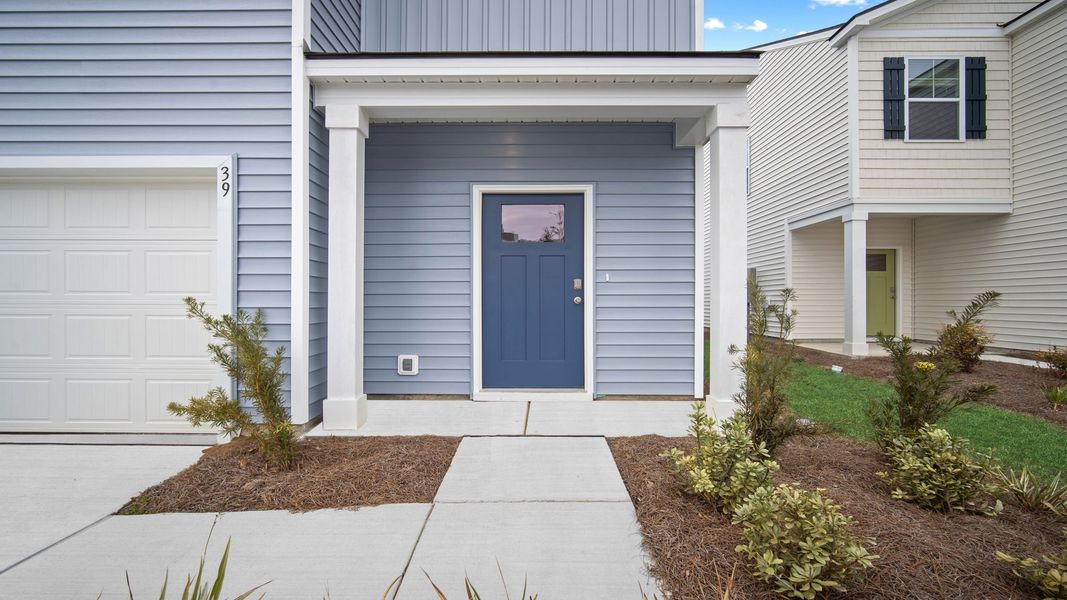 Exterior details and patio area of a home in Rice Hope, Port Wentworth (Image 2).