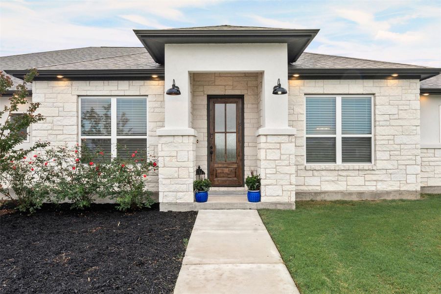 Exterior details and patio area of a home in , Salado (Image 4).