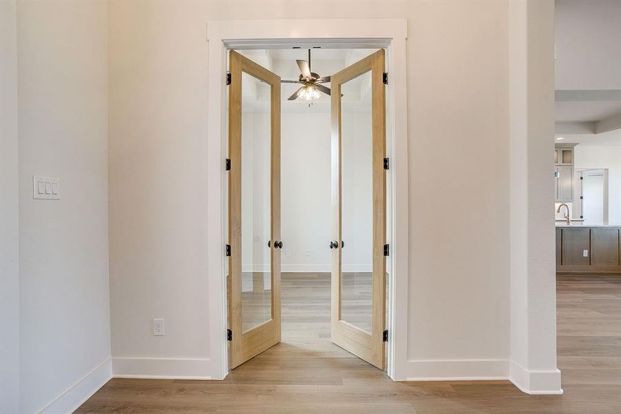 Spacious, unfurnished interior of a new home in , Waxahachie (Image 27).