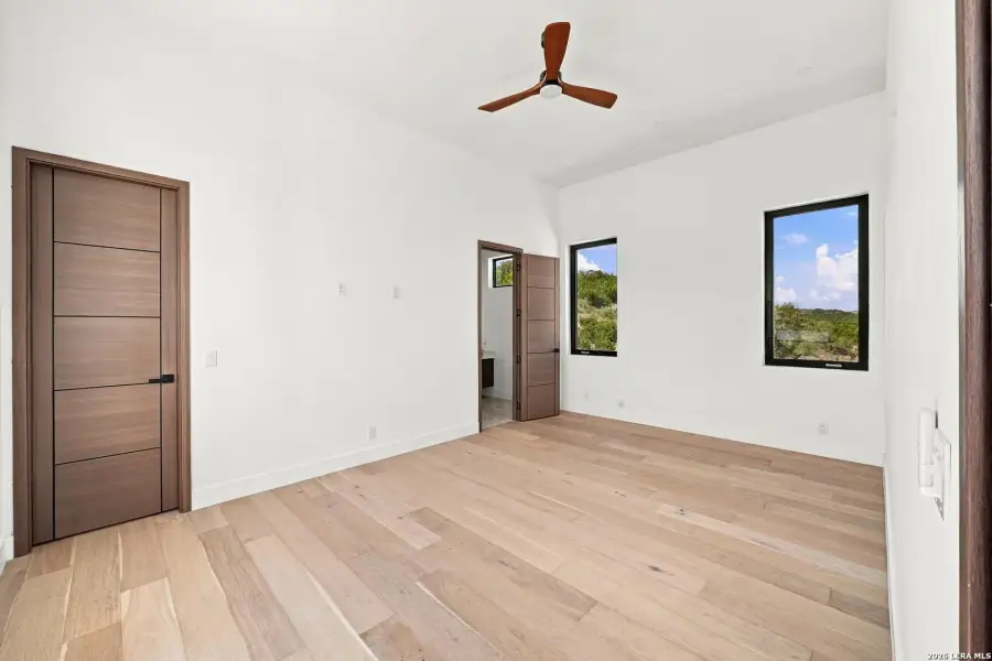 Spacious, unfurnished interior of a new home in , San Antonio (Image 103).