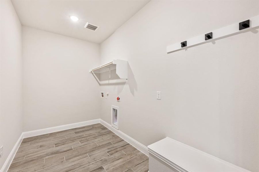 Spacious, unfurnished interior of a new home in Creekview Meadows, Pilot Point (Image 21).