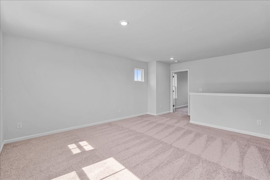 Spacious, unfurnished interior of a new home in Fieldstone, Lexington (Image 39).
